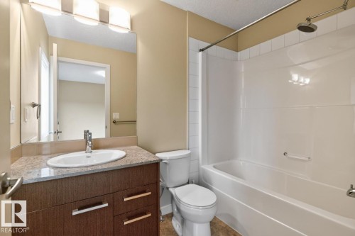 #8 655 Watt Bv Sw, Edmonton, AB - Indoor Photo Showing Bathroom