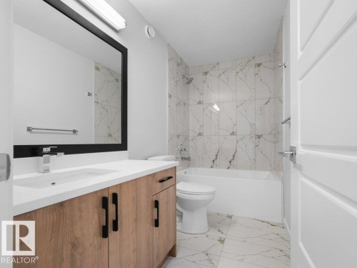 1433 Osprey Crest Nw, Edmonton, AB - Indoor Photo Showing Bathroom