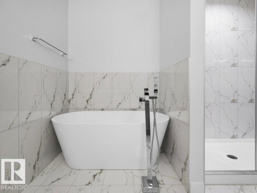 1433 Osprey Crest Nw, Edmonton, AB - Indoor Photo Showing Bathroom