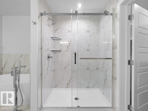1433 Osprey Crest Nw, Edmonton, AB - Indoor Photo Showing Bathroom