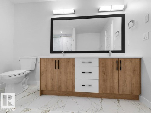 1433 Osprey Crest Nw, Edmonton, AB - Indoor Photo Showing Bathroom