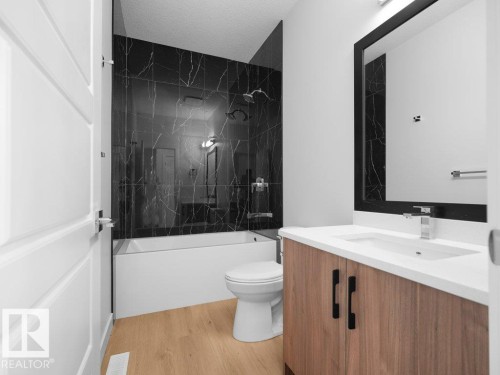 1423 Osprey Crest Nw, Edmonton, AB - Indoor Photo Showing Bathroom