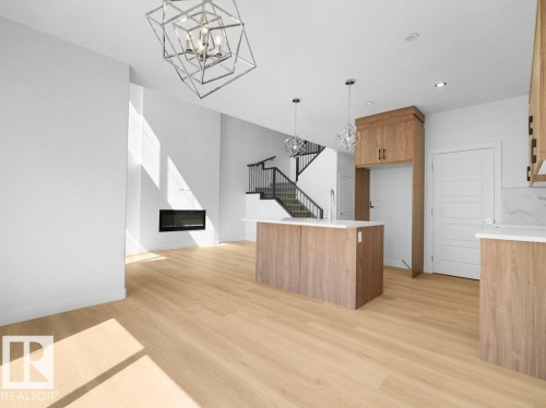 1423 Osprey Crest Nw, Edmonton, AB - Indoor Photo Showing Kitchen