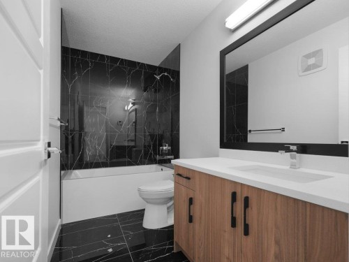 1423 Osprey Crest Nw, Edmonton, AB - Indoor Photo Showing Bathroom