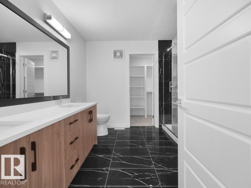 1423 Osprey Crest Nw, Edmonton, AB - Indoor Photo Showing Bathroom