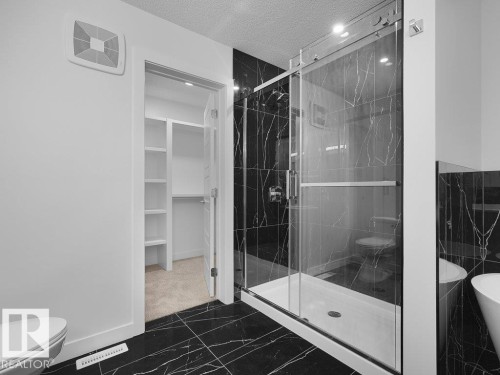 1423 Osprey Crest Nw, Edmonton, AB - Indoor Photo Showing Bathroom