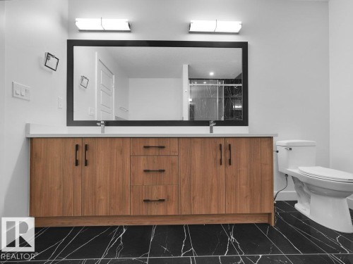1423 Osprey Crest Nw, Edmonton, AB - Indoor Photo Showing Bathroom