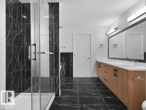 1423 Osprey Crest Nw, Edmonton, AB - Indoor Photo Showing Bathroom