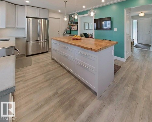 2725 104A Street Nw, Edmonton, AB - Indoor Photo Showing Kitchen