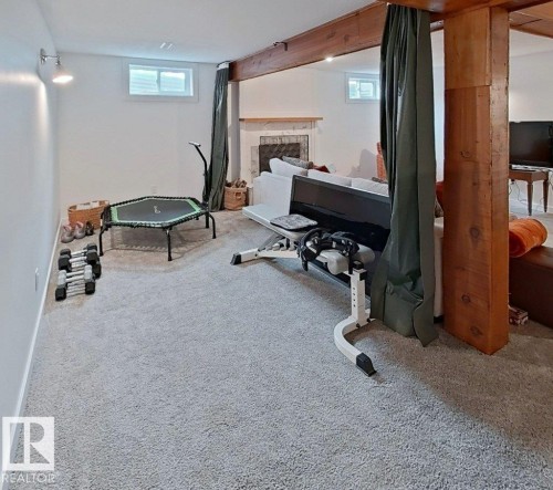 2725 104A Street Nw, Edmonton, AB - Indoor