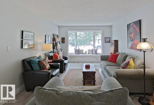 2725 104A Street Nw, Edmonton, AB - Indoor Photo Showing Living Room