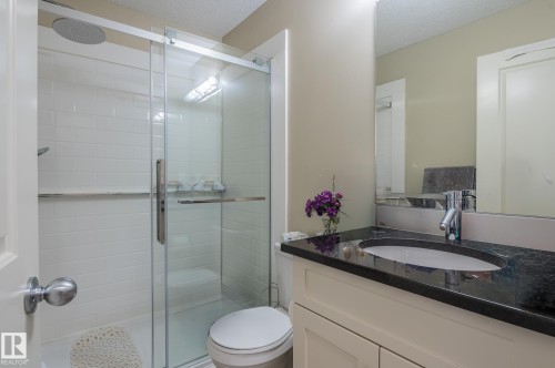 1747 Hammond Crescent Nw, Edmonton, AB - Indoor Photo Showing Bathroom