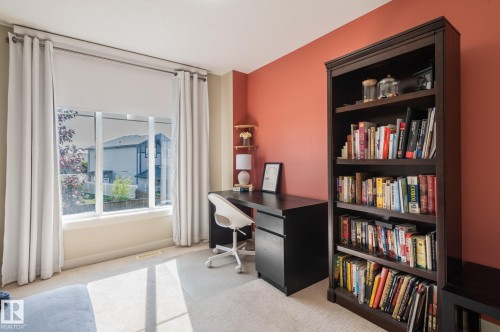 1747 Hammond Crescent Nw, Edmonton, AB - Indoor Photo Showing Office
