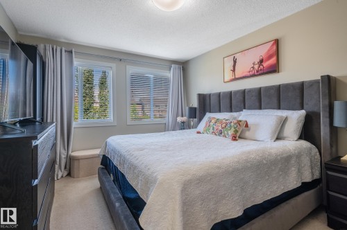 1747 Hammond Crescent Nw, Edmonton, AB - Indoor Photo Showing Bedroom