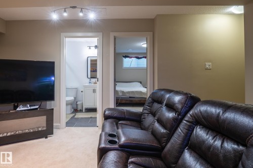 1747 Hammond Crescent Nw, Edmonton, AB - Indoor Photo Showing Other Room