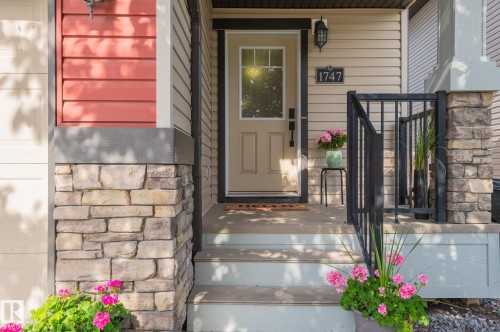 1747 Hammond Crescent Nw, Edmonton, AB - Outdoor With Exterior