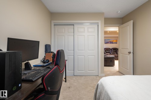 1747 Hammond Crescent Nw, Edmonton, AB - Indoor Photo Showing Bedroom