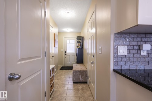 1747 Hammond Crescent Nw, Edmonton, AB - Indoor Photo Showing Other Room