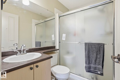 #52 13825 155 Av Nw, Edmonton, AB - Indoor Photo Showing Bathroom