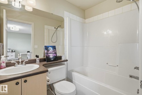 #52 13825 155 Av Nw, Edmonton, AB - Indoor Photo Showing Bathroom