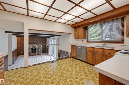 10912 34A Avenue Nw, Edmonton, AB - Indoor Photo Showing Kitchen