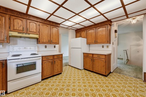 10912 34A Avenue Nw, Edmonton, AB - Indoor Photo Showing Kitchen