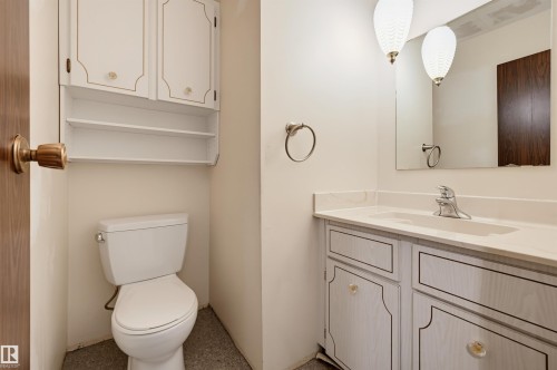 10912 34A Avenue Nw, Edmonton, AB - Indoor Photo Showing Bathroom