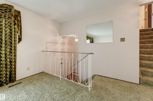 10912 34A Avenue Nw, Edmonton, AB - Indoor Photo Showing Other Room