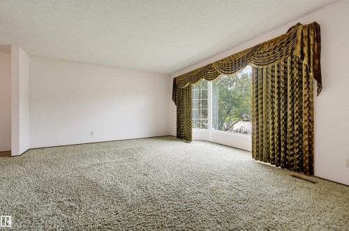 10912 34A Avenue Nw, Edmonton, AB - Indoor Photo Showing Other Room