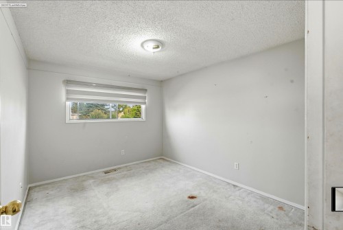 Recessed window with horizontal blinds - 13604 90A Street Nw, Edmonton, AB - Indoor Photo Showing Other Room