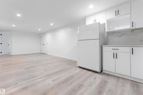 1320 69 Street Nw, Edmonton, AB - Indoor