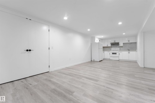 1320 69 Street Nw, Edmonton, AB - Indoor
