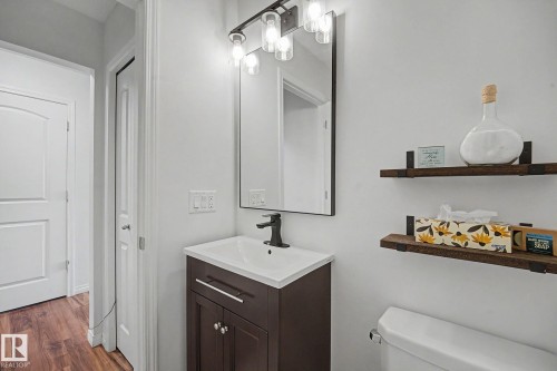 610 Mcdonough Link Link Nw, Edmonton, AB - Indoor Photo Showing Bathroom