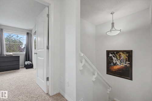610 Mcdonough Link Link Nw, Edmonton, AB - Indoor Photo Showing Other Room