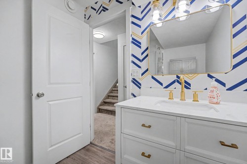610 Mcdonough Link Link Nw, Edmonton, AB - Indoor Photo Showing Laundry Room