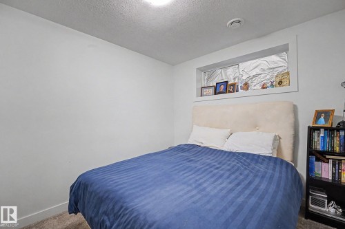 610 Mcdonough Link Link Nw, Edmonton, AB - Indoor Photo Showing Bedroom