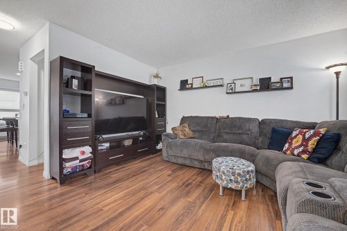 610 Mcdonough Link Link Nw, Edmonton, AB - Indoor Photo Showing Living Room