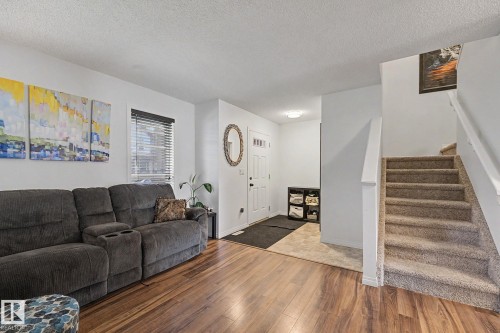 610 Mcdonough Link Link Nw, Edmonton, AB - Indoor Photo Showing Living Room