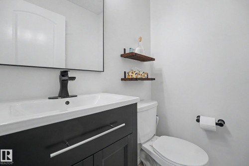610 Mcdonough Link Link Nw, Edmonton, AB - Indoor Photo Showing Bathroom
