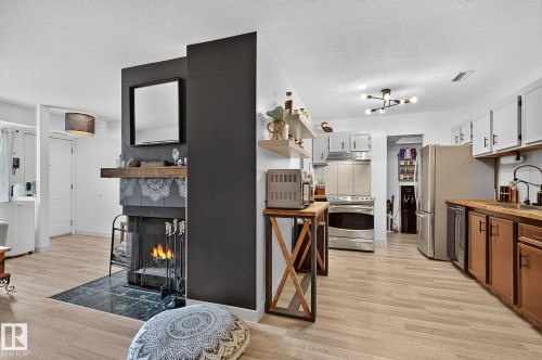 #29 2115 118 St Nw, Edmonton, AB - Indoor Photo Showing Kitchen
