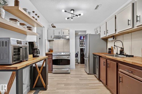 #29 2115 118 St Nw, Edmonton, AB - Indoor Photo Showing Kitchen