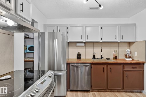 #29 2115 118 St Nw, Edmonton, AB - Indoor Photo Showing Kitchen