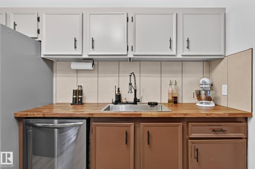 #29 2115 118 St Nw, Edmonton, AB - Indoor Photo Showing Kitchen