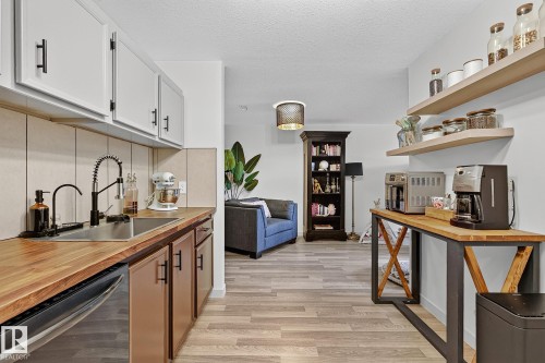 #29 2115 118 St Nw, Edmonton, AB - Indoor Photo Showing Kitchen