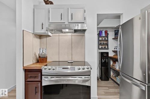 #29 2115 118 St Nw, Edmonton, AB - Indoor Photo Showing Kitchen