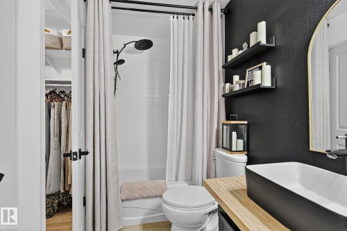#29 2115 118 St Nw, Edmonton, AB - Indoor Photo Showing Bathroom