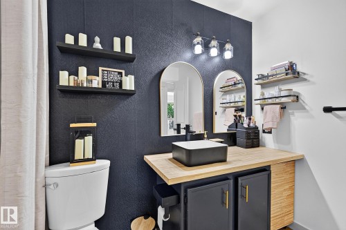 #29 2115 118 St Nw, Edmonton, AB - Indoor Photo Showing Bathroom
