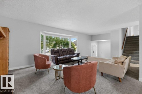 3205 104A Street Nw, Edmonton, AB - Indoor Photo Showing Living Room