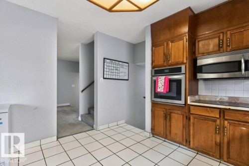 3205 104A Street Nw, Edmonton, AB - Indoor Photo Showing Kitchen