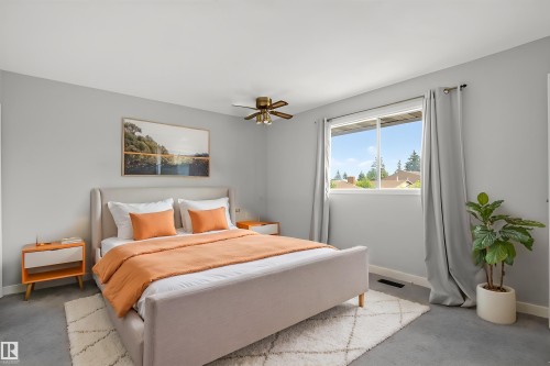 3205 104A Street Nw, Edmonton, AB - Indoor Photo Showing Bedroom